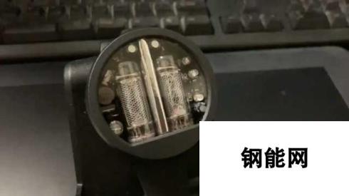 玩家展示最新辉光管手表 仿佛穿越游戏《命运石之门》