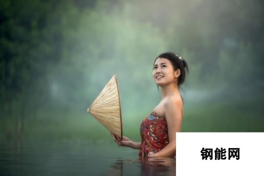 婉莹满足了十几个农民工善举获赞，网友：婉莹真是一位有爱心的天使！